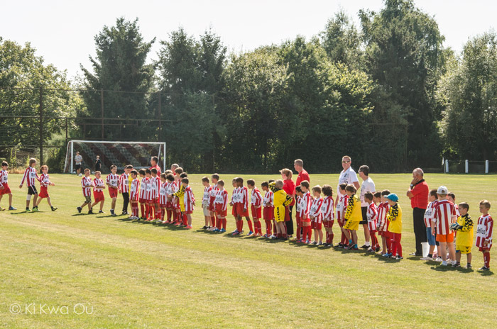 Présentation des petits joueurs avec leurs nouveaux mailots