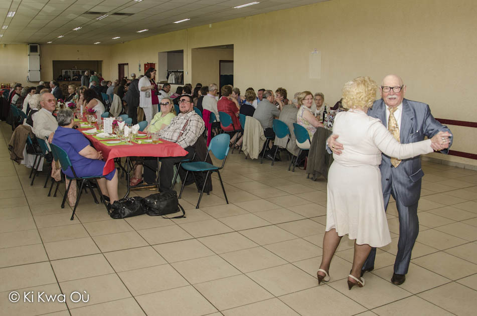 Leopold dance au diner