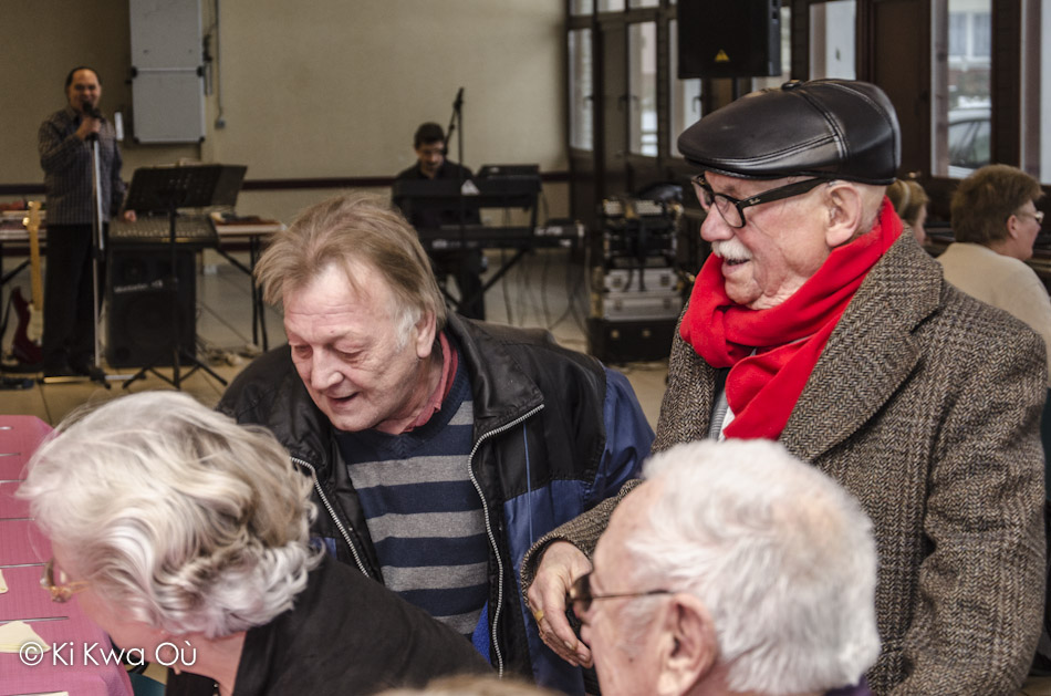 Léopold arrive à la fête