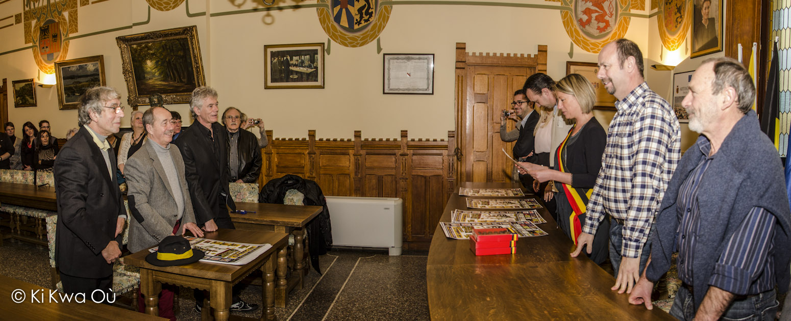 Les charlots dan la salle du conseil