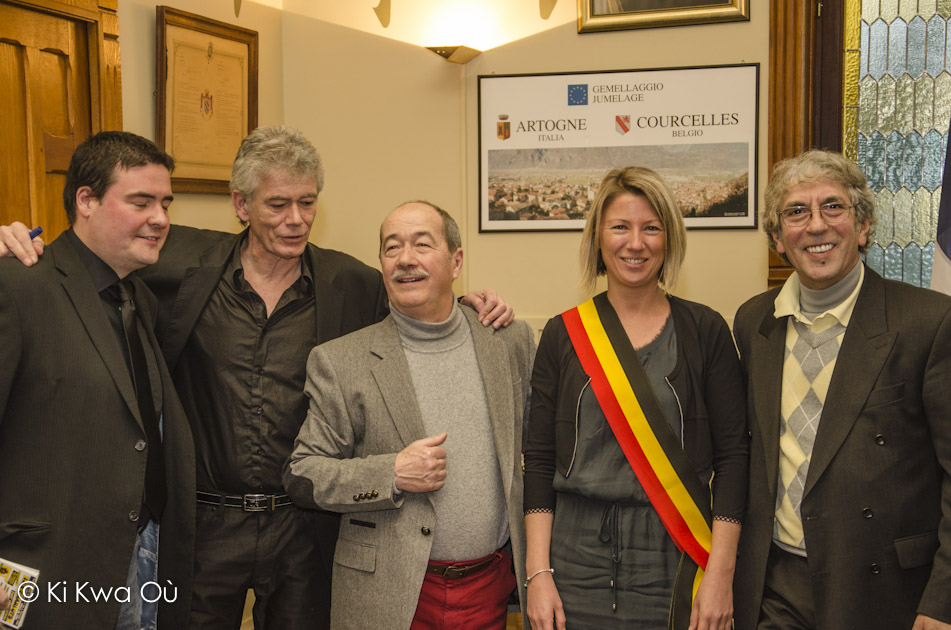 Les charlots, la bourgmestre, et l'organisateur